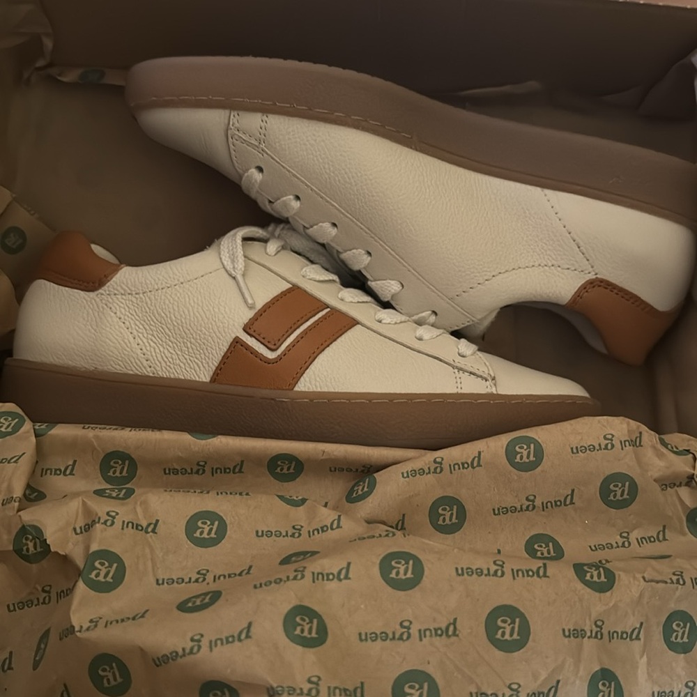 Cream/Tan Leather Combo Sneaker. Women’s US 7 New in Box.